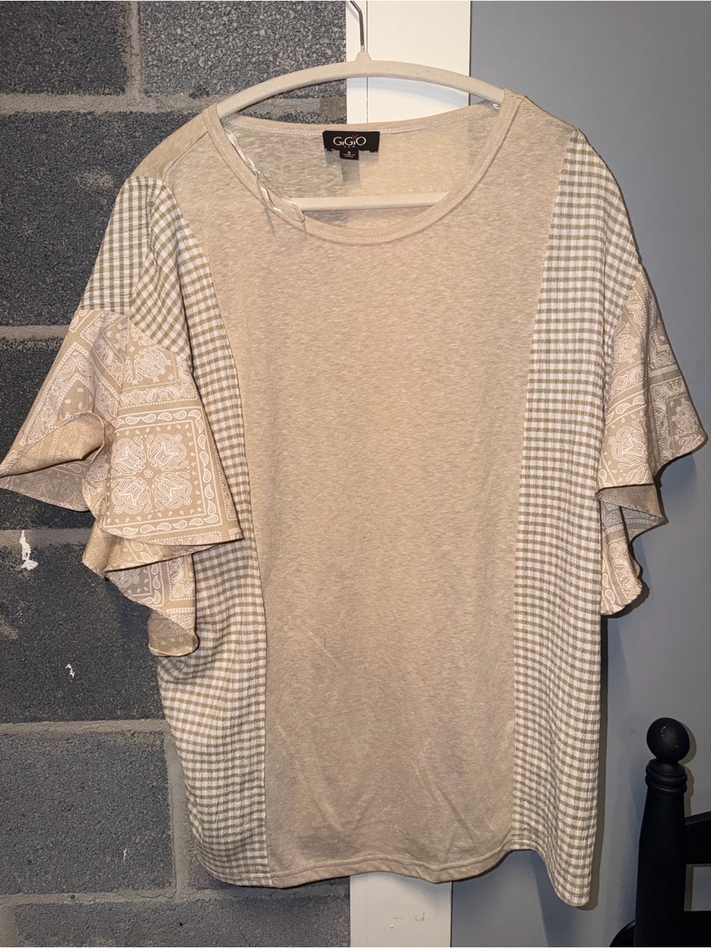 GiGiO Beige Mixed-Pattern Flutter Sleeve Top